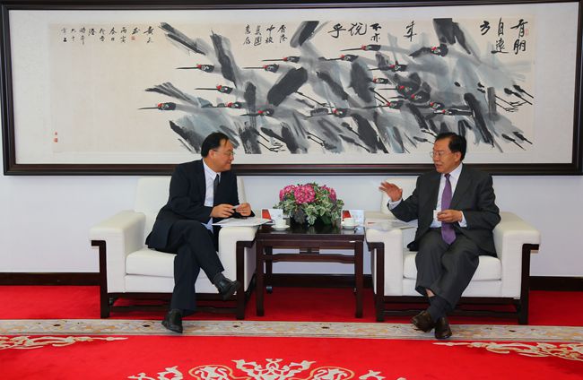 集團(tuán)張學(xué)武董事長(zhǎng)會(huì)見(jiàn)深圳市前海管理局杜鵬局長(zhǎng)一行（圖）