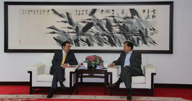 集團(tuán)張學(xué)武董事長(zhǎng)會(huì)見(jiàn)中國(guó)農(nóng)業(yè)銀行趙歡行長(zhǎng)（圖）