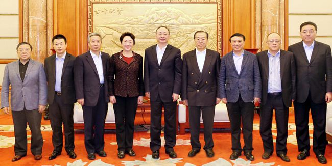 集團(tuán)領(lǐng)導(dǎo)會(huì)見四川省尹力省長（圖）