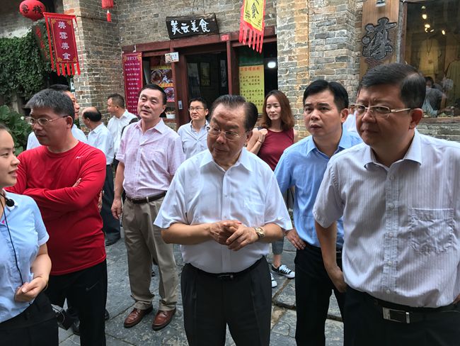 張學(xué)武董事長考察廣西賀州旅游項(xiàng)目（圖）