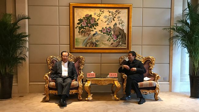 集團(tuán)張學(xué)武董事長會見焦作市委書記王小平（圖）