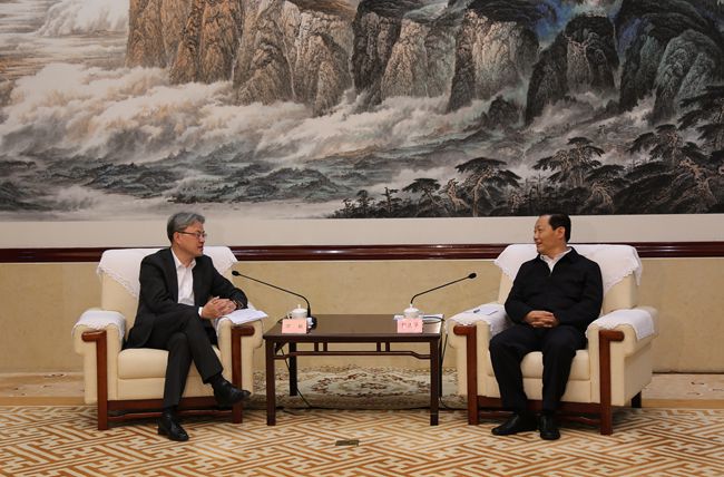 集團(tuán)主要領(lǐng)導(dǎo)參加中外知名企業(yè)四川行并拜會(huì)四川省委書記彭清華（圖）