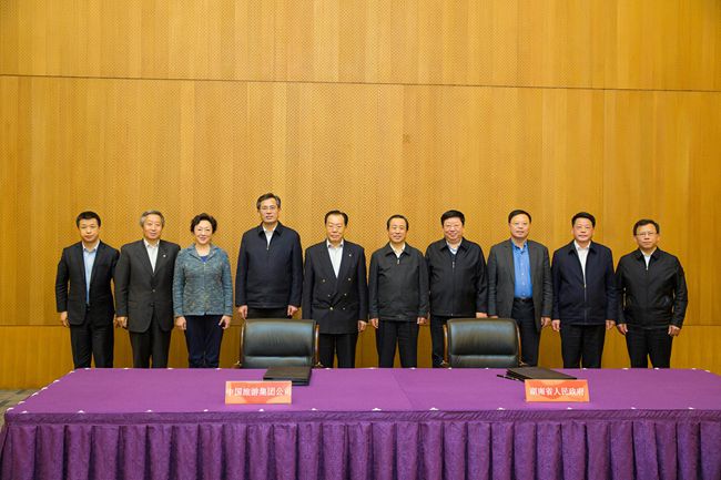 集團(tuán)領(lǐng)導(dǎo)會見湖南省人民政府許達(dá)哲省長一行（圖）