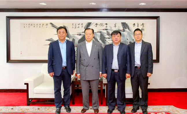 董事長(zhǎng)會(huì)見賀州市市長(zhǎng)一行_副本_副本.jpg