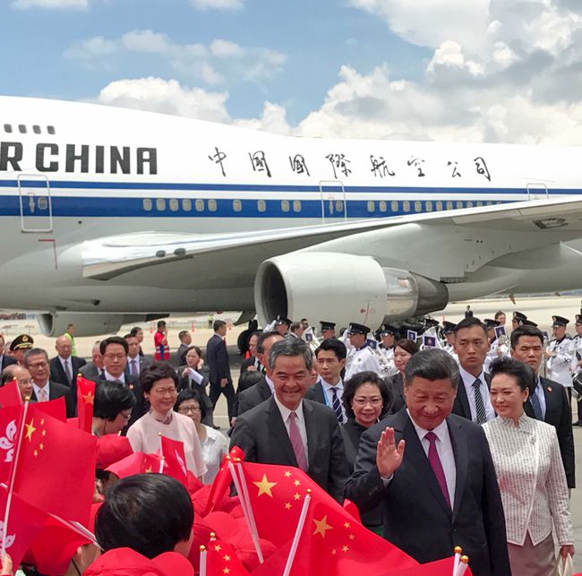 集團(tuán)青年員工代表參與迎接習(xí)近平主席來港訪問（圖）