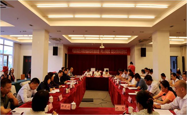 集團(tuán)張學(xué)武董事長(zhǎng)赴西盟、孟連開展定點(diǎn)扶貧調(diào)研工作(圖)