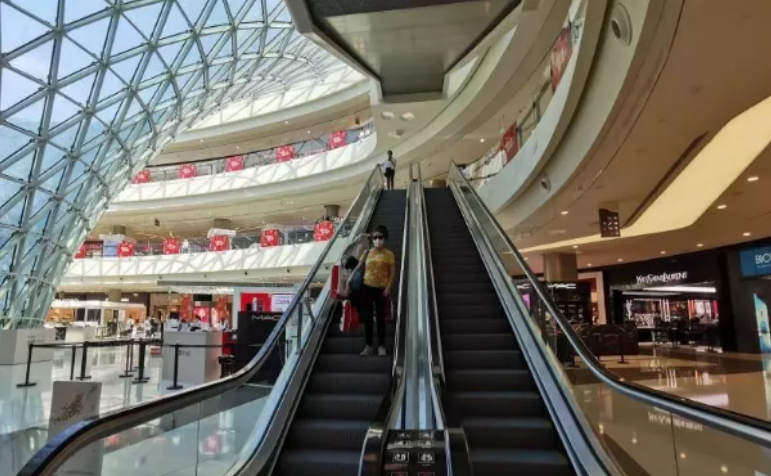 【中國免稅人在行動?一線直擊篇】之十一：這家店恢復(fù)營業(yè)，吸引超過1億人在線看直播！