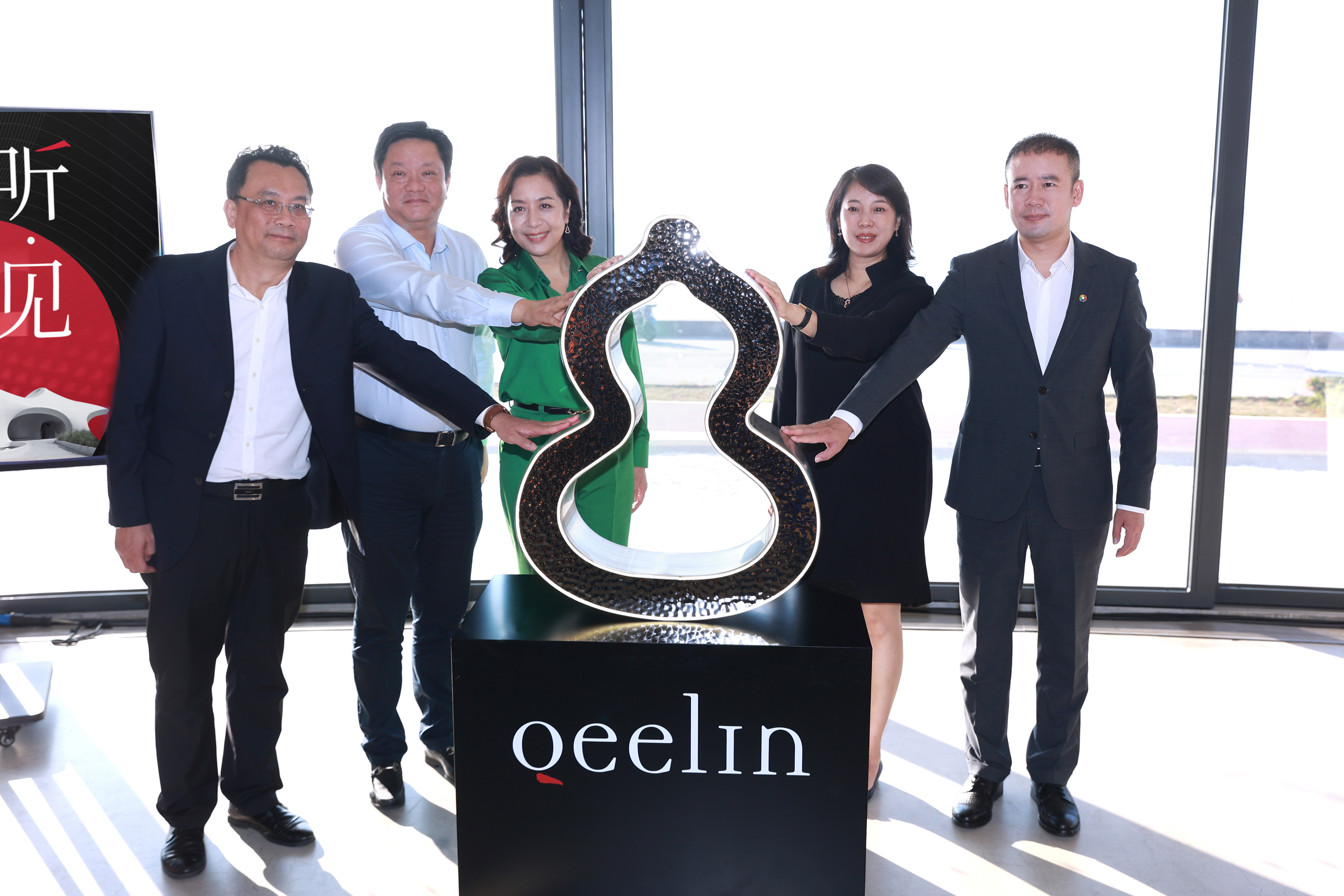 “聽·見永恒的回響” cdf×Qeelin×云洞跨界主題展在?？谠贫磮D書館啟幕